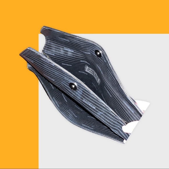 Rare Triangular Black Clutch Bag by Gianni Versace Couture 1980 - Picture 13 of 16